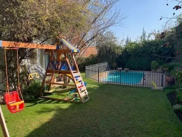 Casa en Venta de 5 Dorm. en las Condes