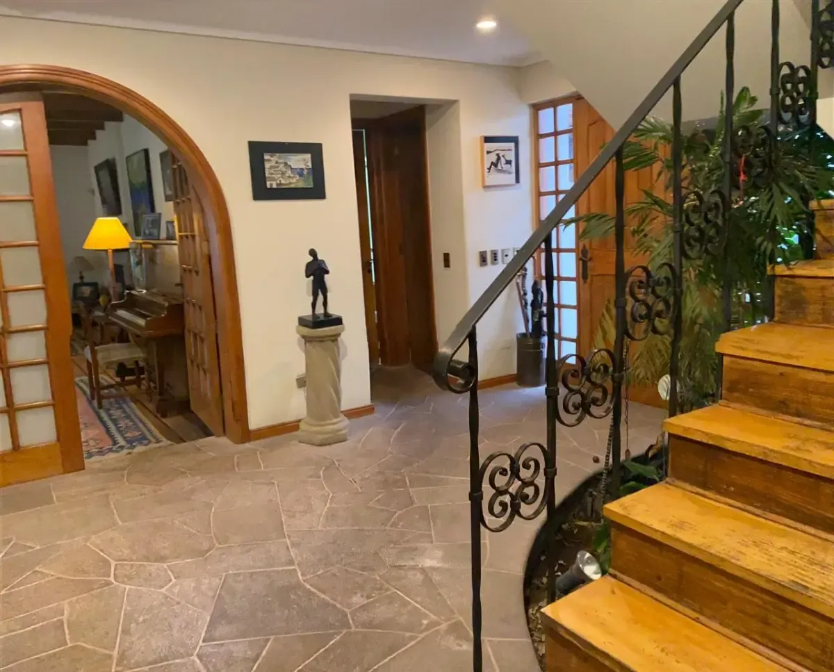 Casa en Venta en San Carlos de Apoquindo, Piscina y Quincho