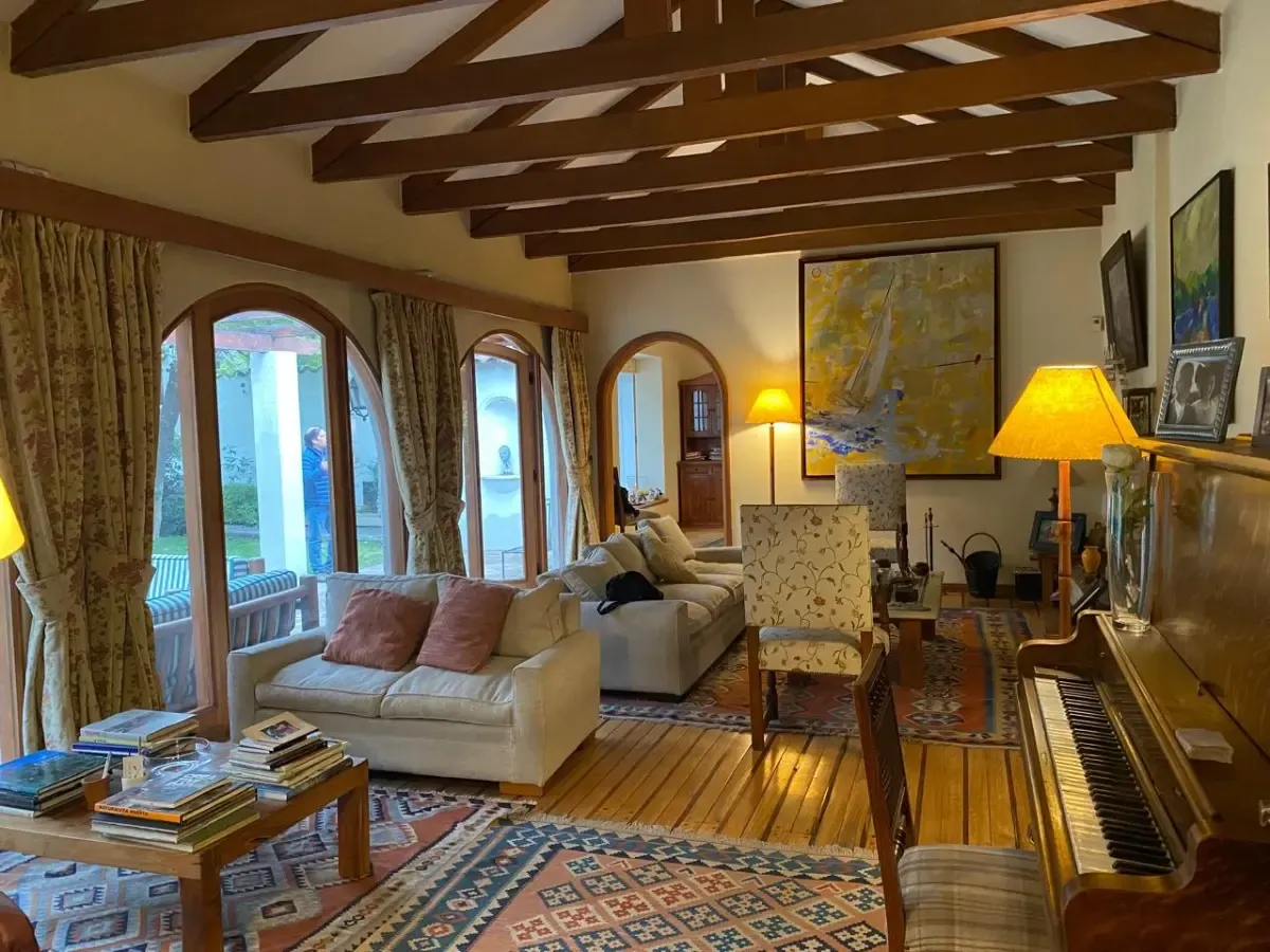 Casa en Venta en San Carlos de Apoquindo, Piscina y Quincho