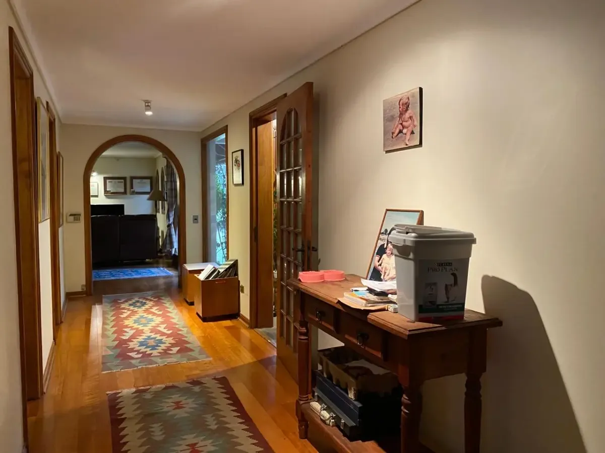 Casa en Venta en San Carlos de Apoquindo, Piscina y Quincho